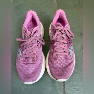Saucony Ride 17 Women's Pink Running Shoes 7.5 WIDE